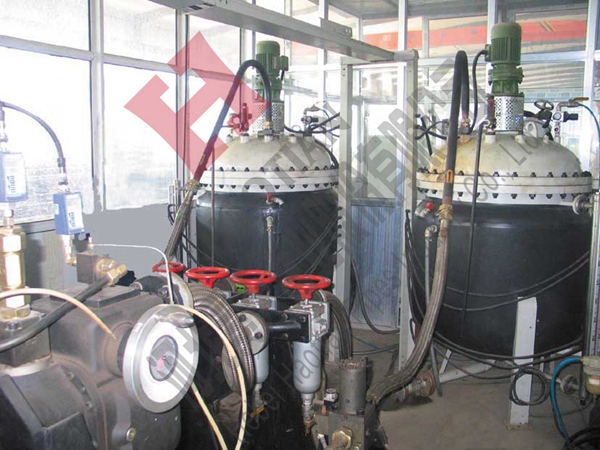 PU600高壓發(fā)泡機(jī)2